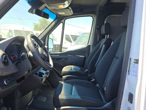 Used 2025 Mercedes-Benz Sprinter 2500 image 23