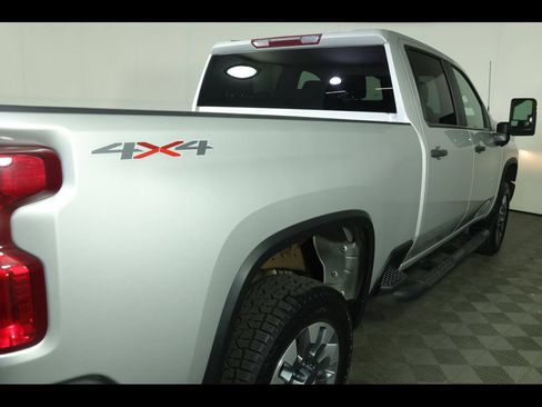 Used 2022 Chevrolet Silverado 2500 Custom w/ Custom Value Package AWD/4WD image 18