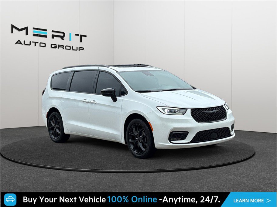 Used 2024 Chrysler Pacifica Limited w/ S Appearance Package AWD/4WD image 1