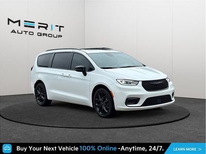 Used 2024 Chrysler Pacifica Limited w/ S Appearance Package