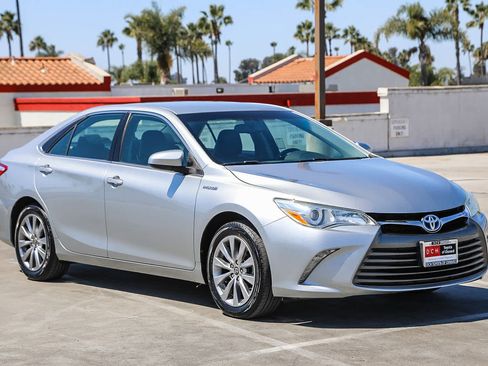 Used 2016 Toyota Camry XLE FWD image 4