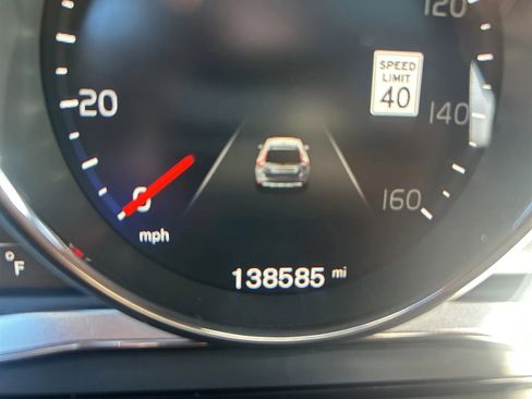 Used 2017 Volvo XC60 T6 R-Design w/ Climate Package image 28