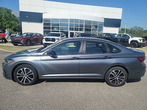 Used 2025 Volkswagen Jetta Sport image 4