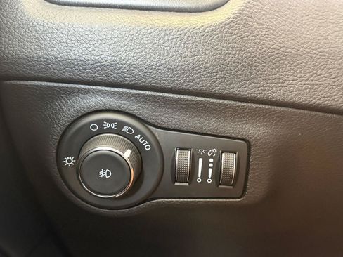 Used 2021 Jeep Compass Trailhawk w/ Sun and Sound Group AWD/4WD image 23