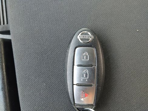 Used 2017 Nissan Titan SV RWD image 32