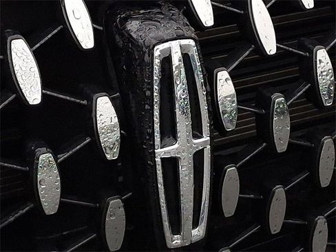 Used 2025 Lincoln Corsair Reserve w/ Equipment Group 202A image 31