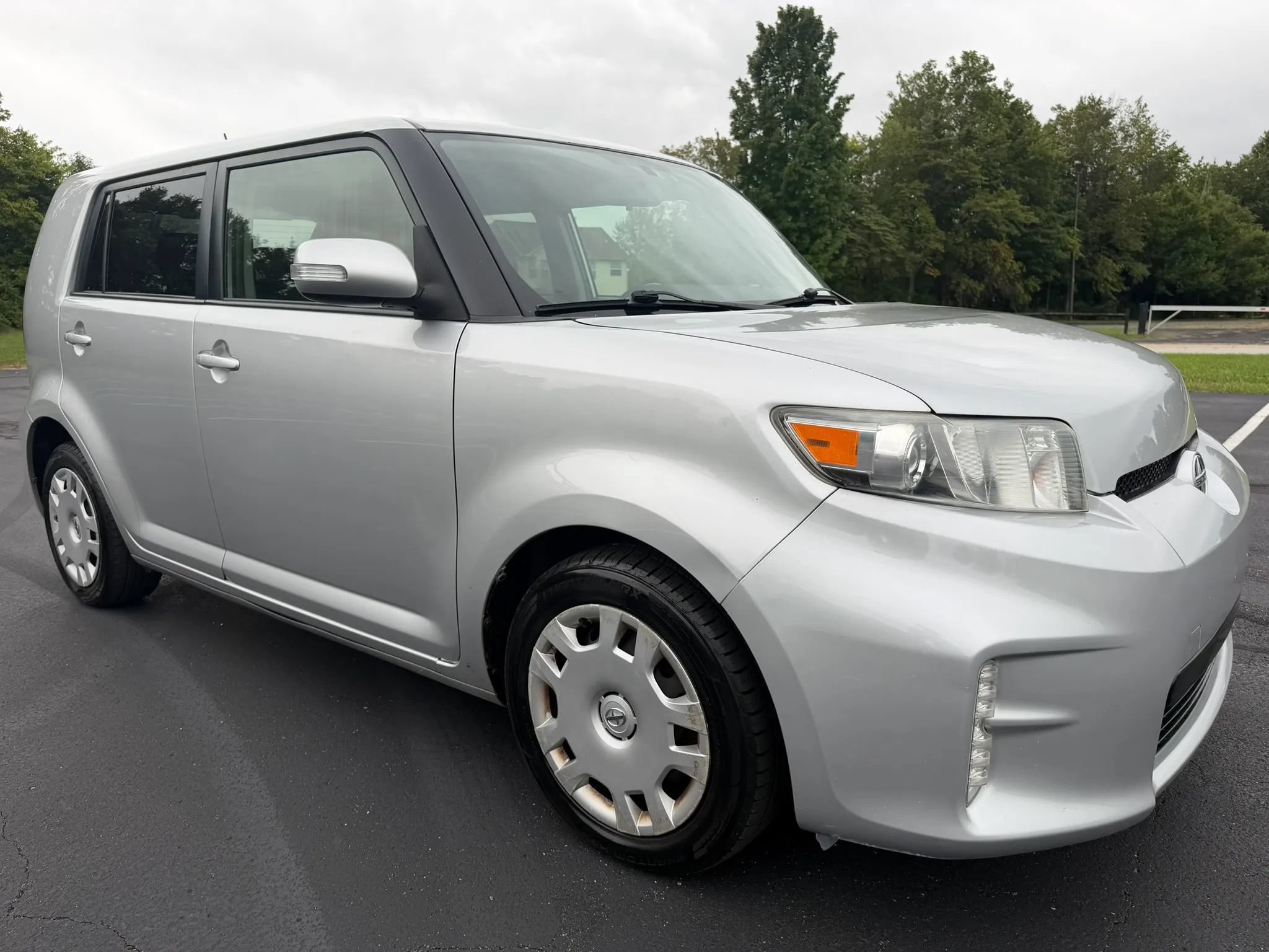 Used 2015 Scion xB FWD image 8