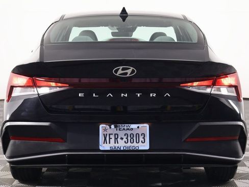 Used 2024 Hyundai Elantra SEL FWD image 5