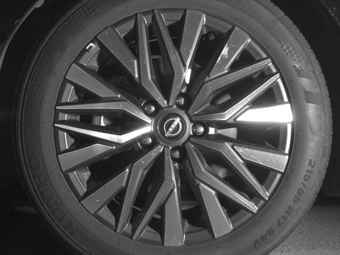 Used 2025 Nissan Altima 2.5 SV image 12