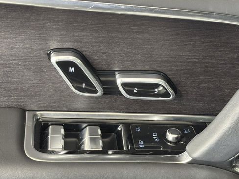 Certified 2025 Land Rover Range Rover SE image 22