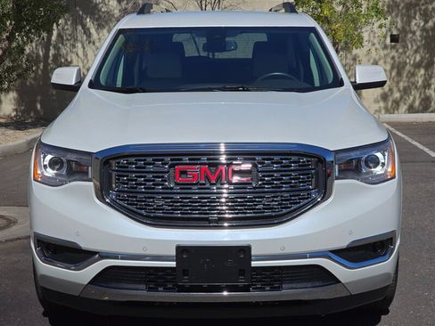 Used 2019 GMC Acadia Denali w/ Technology Package FWD image 3