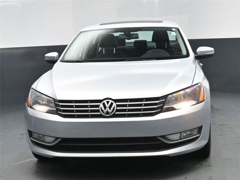 Used 2015 Volkswagen Passat 1.8T SEL Premium image 20