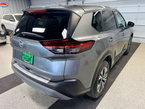 Used 2022 Nissan Rogue SV AWD/4WD image 3