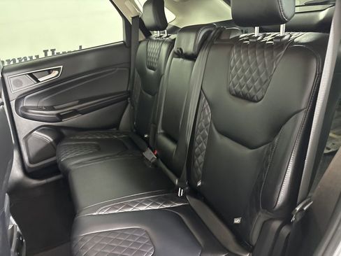 Used 2024 Ford Edge Titanium image 19