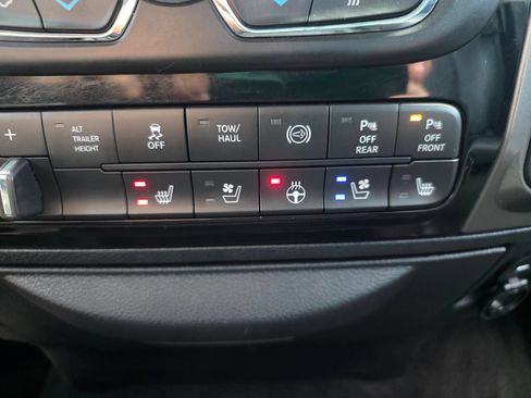 Used 2018 RAM 2500 Laramie w/ Sport Appearance Group AWD/4WD image 15