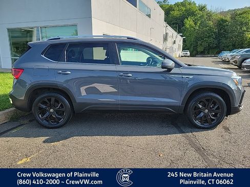 Certified 2023 Volkswagen Taos SE w/ Panoramic Sunroof Package AWD/4WD image 34