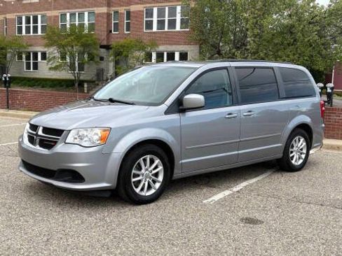Used 2016 Dodge Grand Caravan SXT w/ Rear Park Assist Package image 18