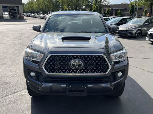 Used 2019 Toyota Tacoma TRD Sport w/ Technology Package AWD/4WD image 3
