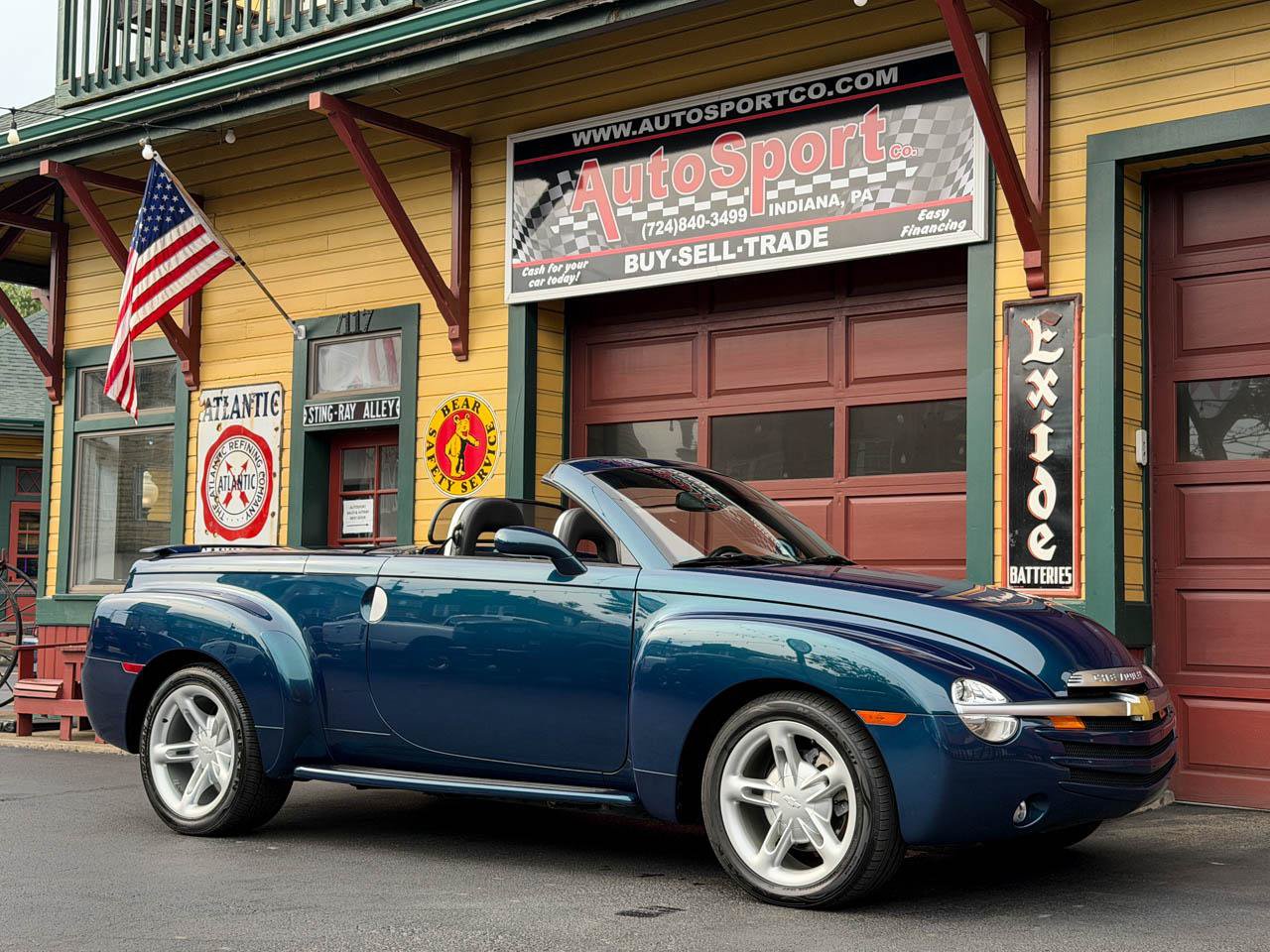 Used 2005 Chevrolet SSR w/ Preferred Equipment Group RWD image 1