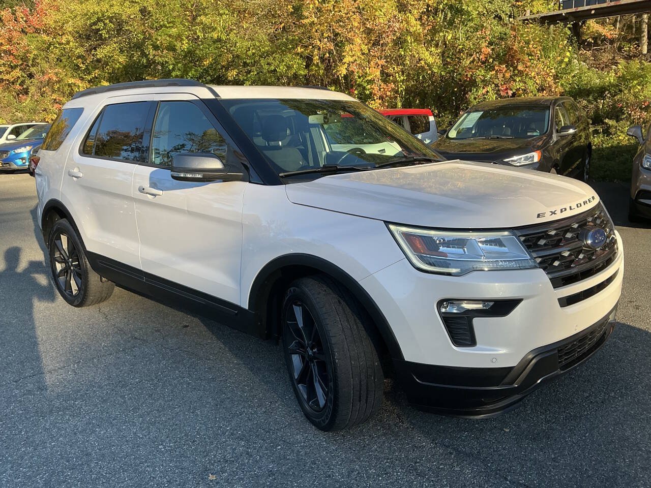 Used 2019 Ford Explorer XLT w/ Equipment Group 202A AWD/4WD image 4