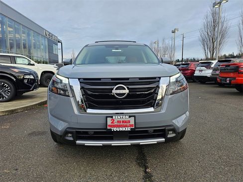 New 2025 Nissan Pathfinder Platinum image 2