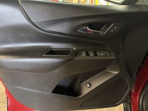 Used 2020 Chevrolet Equinox LT image 10