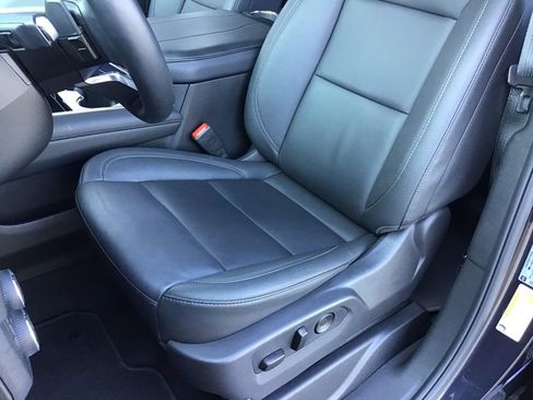 Used 2026 Chevrolet Suburban LT w/ Comfort Package AWD/4WD image 8