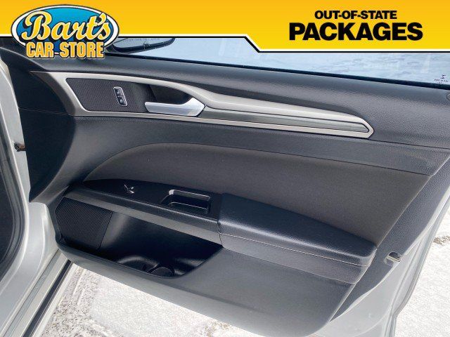 Used 2017 Ford Fusion SE w/ Equipment Group 201A FWD image 13