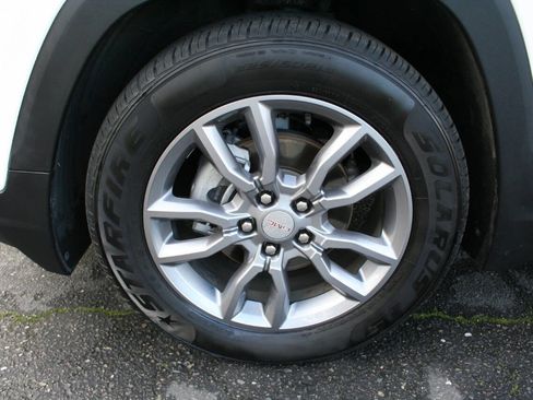 Used 2023 GMC Terrain SLT image 25