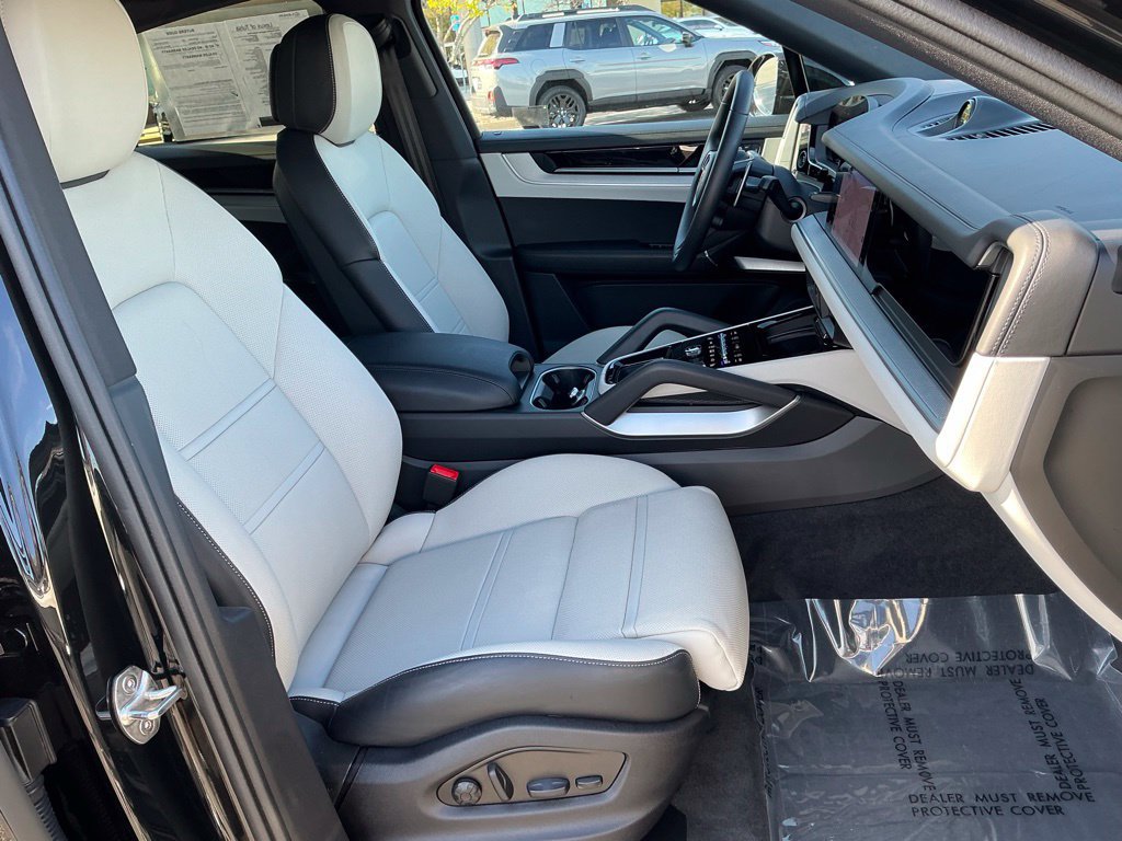 Used 2026 Porsche Cayenne Coupe AWD/4WD image 23