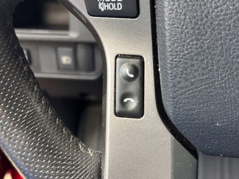 Used 2018 Toyota Tacoma SR5 w/ Four Season Floor Mat Package AWD/4WD image 31
