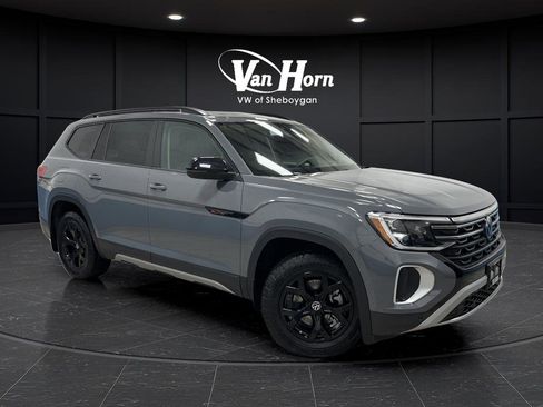 Used 2024 Volkswagen Atlas Peak Edition SEL image 1