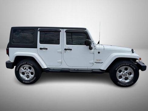 Used 2015 Jeep Wrangler Unlimited Sahara w/ Connectivity Group AWD/4WD image 5