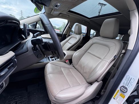 Used 2022 Lincoln Corsair Grand Touring w/ Towing Package AWD/4WD image 9