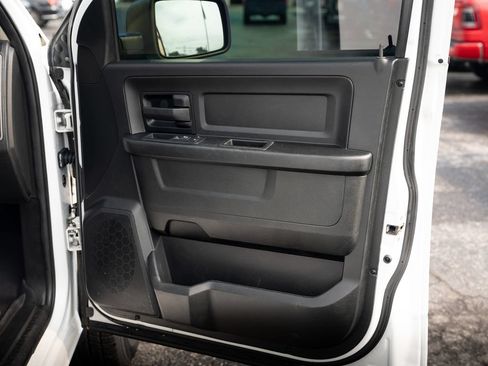 Used 2017 RAM 1500 Express AWD/4WD image 11