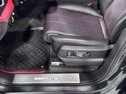 Used 2020 Bentley Bentayga AWD/4WD image 12