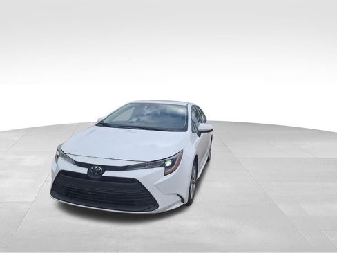 Used 2024 Toyota Corolla LE image 3