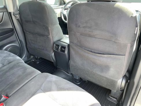 Used 2015 Nissan Rogue SV FWD image 17