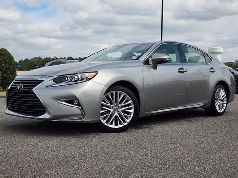 Used 2016 Lexus ES 350 w/ Luxury Package w/Wood Trim image 21