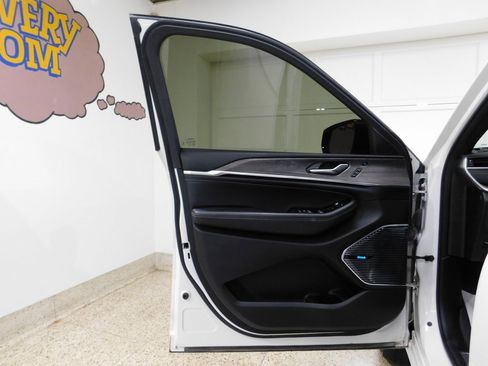 Used 2022 Jeep Grand Cherokee L Overland w/ Luxury Tech Group IV image 25