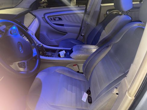 Used 2018 Ford Taurus SE image 6