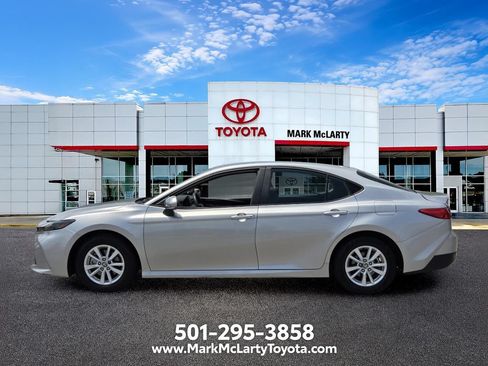 Used 2025 Toyota Camry LE FWD image 2