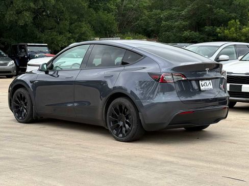 Used 2022 Tesla Model Y Long Range AWD/4WD image 3