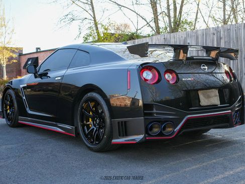 Used 2023 Nissan GT-R NISMO w/ Floor Mat Package AWD/4WD image 6