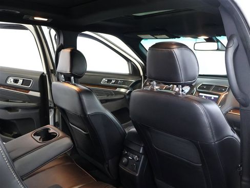 Used 2016 Ford Explorer Platinum image 21