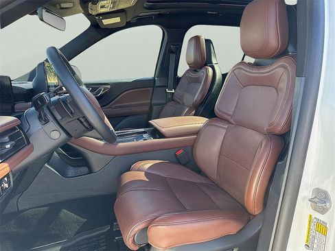 New 2025 Lincoln Aviator Reserve w/ Luxury Package image 15