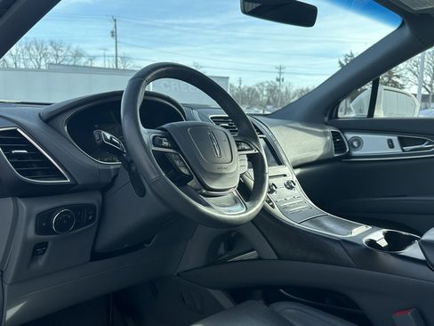 Used 2020 Lincoln Nautilus Reserve w/ Equipment Group 202A image 8