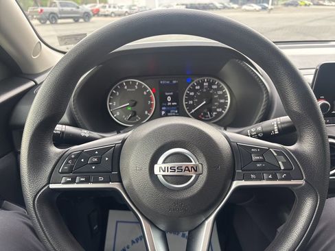 Used 2023 Nissan Sentra S image 9