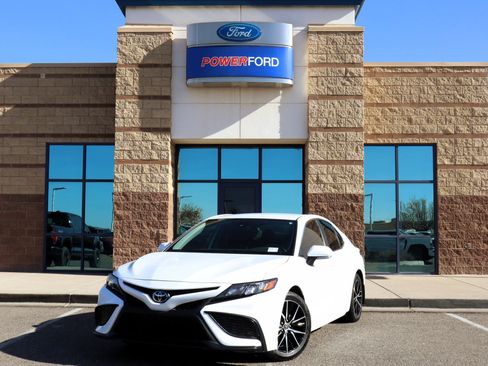 Used 2024 Toyota Camry SE image 2