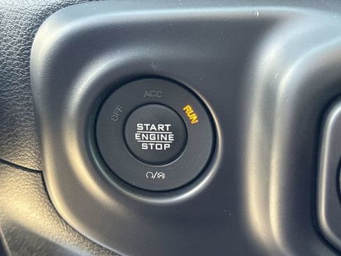 Used 2022 Jeep Wrangler Unlimited Sahara AWD/4WD image 18